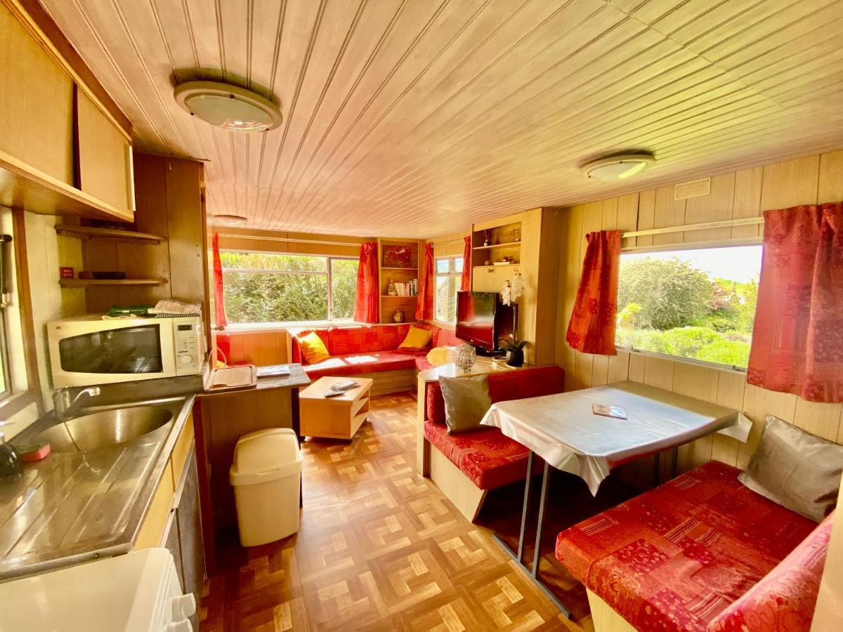 Mobilhome Sous Chalet En Bois A La Ferme Josnes Exterior photo